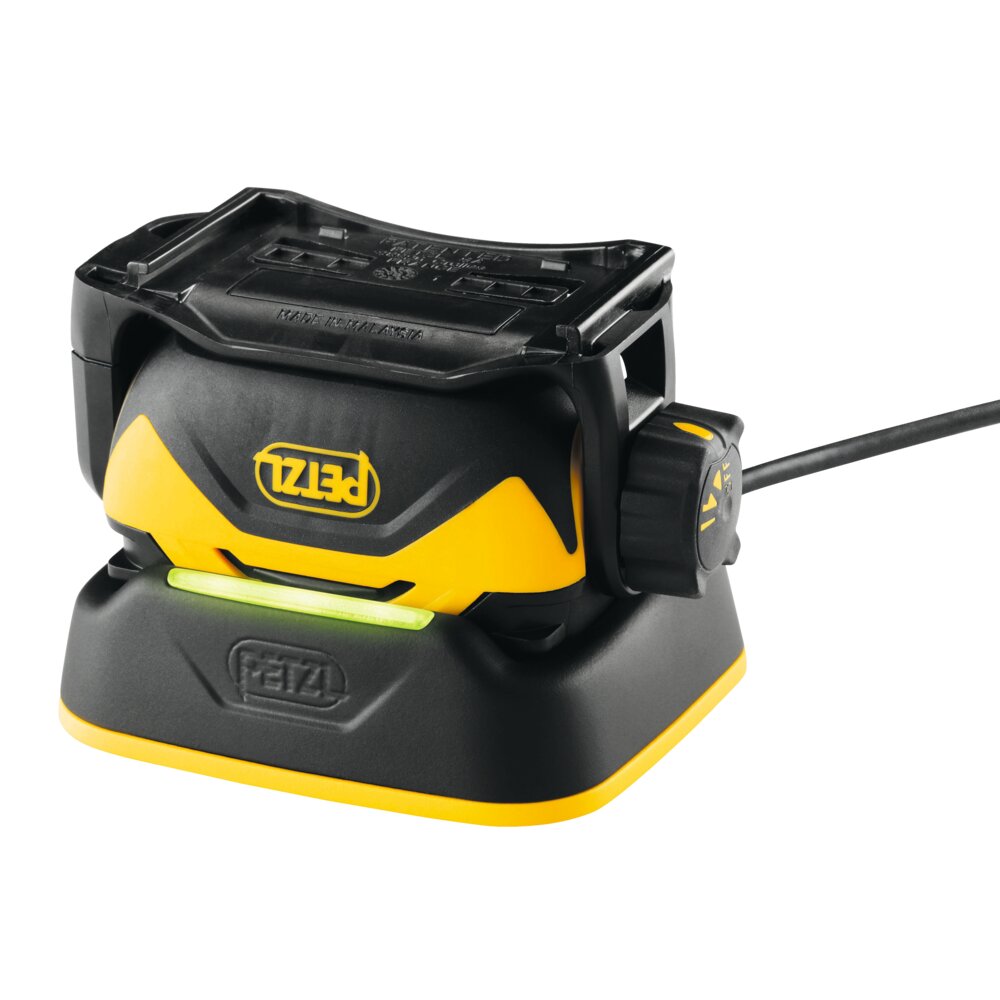 Hodelykt PIXA 3R fra Petzl kan festes på hjelm. samt brukes med hodebånd.