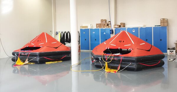 Certex Norge utfører service på MOB båter og maritimt utstyr.