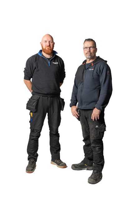Rune og Robert står klare til å utføre service på ditt utstyr